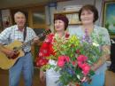 <p>
	<em><strong>Слухали українські пісні про квіти</strong></em></p>